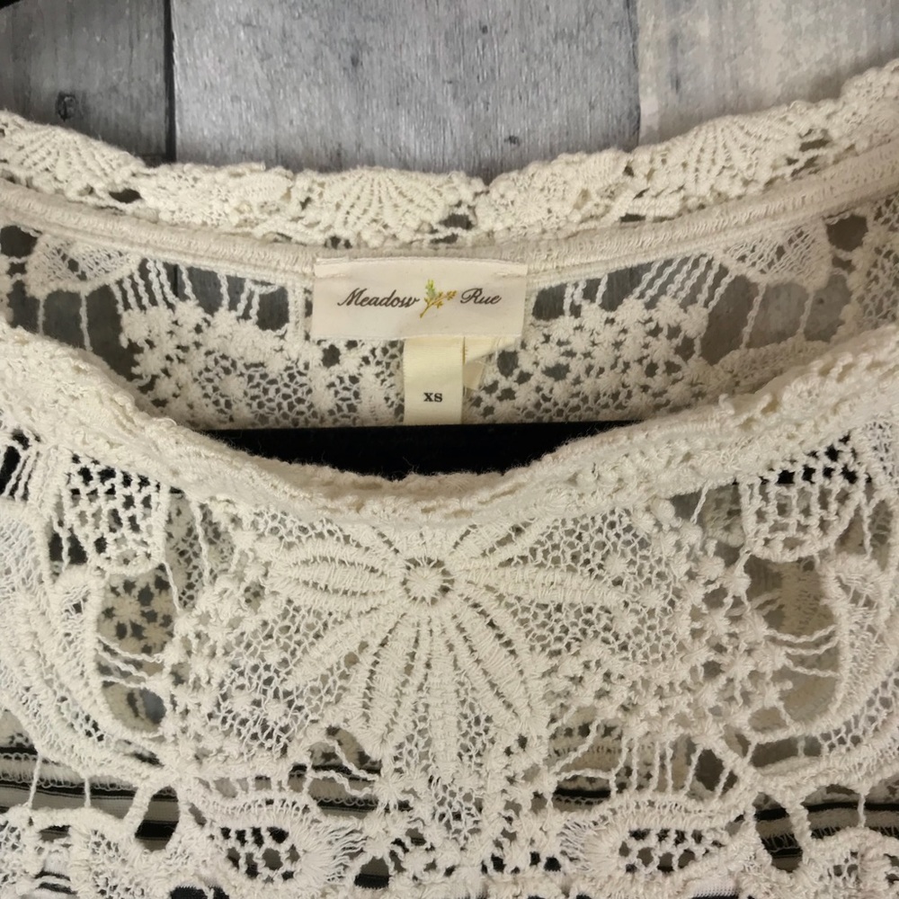 Anthropolgie Meadow Rue Lace Edge Tee XS EUC - Picture 6 of 8